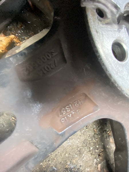 8092352
      Bmw 1 Series 2020 F40
Bmw 2 Series F44 18" 819  1 single Alloy wheel with tyre  8Jx18 needs refurbishment
 Observe all pictures please 
       Bmw 1 series  single f40 Alloy wheel