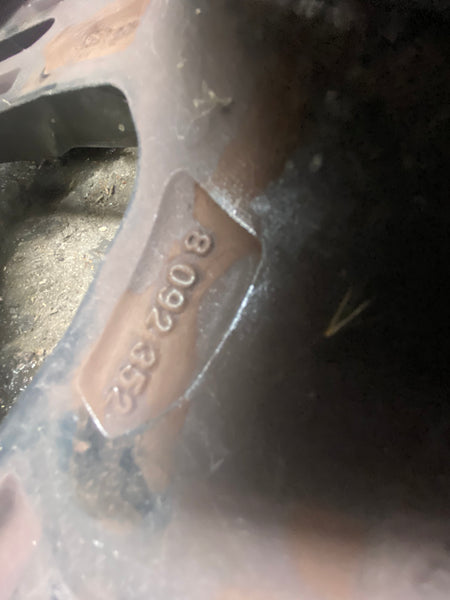 8092352
      Bmw 1 Series 2020 F40
Bmw 2 Series F44 18" 819  1 single Alloy wheel with tyre  8Jx18 needs refurbishment
 Observe all pictures please 
       Bmw 1 series  single f40 Alloy wheel