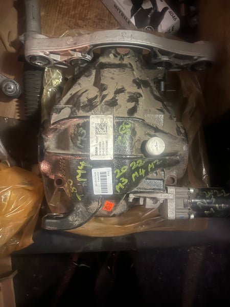 8747239
   BMW M4 2023  G82  rear diff  
    Bmw  M3 2020 G80  Rear Differential Diff S58 M GHUE315H
33108747240
BMW G80 G81 M3 G82 G83 M4 Rear Differential Diff S58 M 8747239 GHUE315H