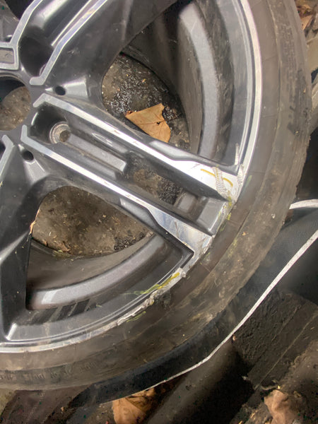 8092352
      Bmw 1 Series 2020 F40
Bmw 2 Series F44 18" 819  1 single Alloy wheel with tyre  8Jx18 needs refurbishment
 Observe all pictures please 
       Bmw 1 series  single f40 Alloy wheel