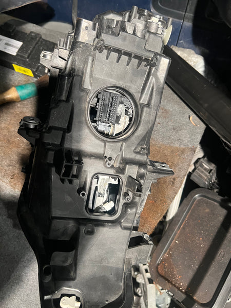 BMW 3 SERIES 2017 F30 F31 PASSENGER SIDE Led HEADLIGHT
8739561 
Bmw f30 headlight 
bmw part
bmw parts 
Hole on top of light 
which you can put  silicone 
please observe all pictures