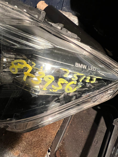 BMW 3 SERIES 2017 F30 F31 PASSENGER SIDE Led HEADLIGHT
8739561 
Bmw f30 headlight 
bmw part
bmw parts 
Hole on top of light 
which you can put  silicone 
please observe all pictures
