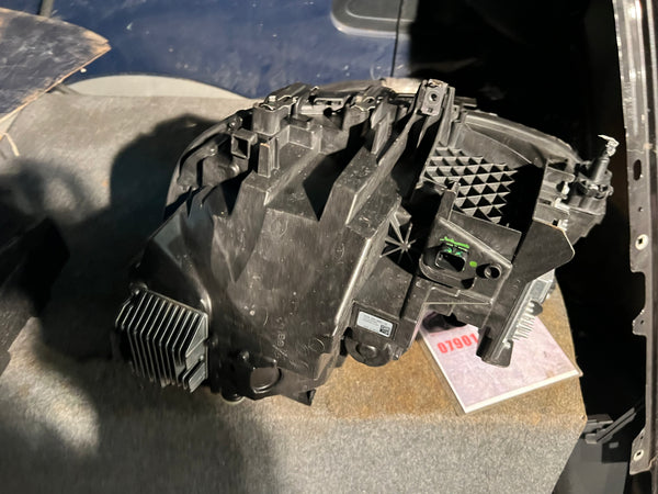 8083638
Bmw M2 2023 G42  driver side adaptive Led headlight 8083638 
12167220007-12
12167220007
Bmw M2 headlight 
bmwm2 light
bmw G42 headlight 
baroness bmw