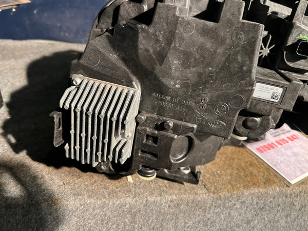 8083638
Bmw M2 2023 G42  driver side adaptive Led headlight 8083638 
12167220007-12
12167220007
Bmw M2 headlight 
bmwm2 light
bmw G42 headlight 
baroness bmw