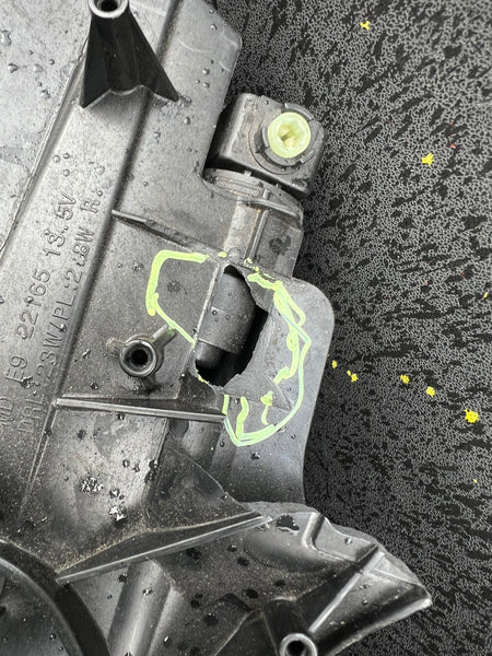 BMW 2 SERIES 2021 gran coupe  F44 DRIVERS SIDE LED HEAD LIGHT
  63115A1E066
BMW 2 series Gran coupe led headlight 
5A1E066
Bmw f44 led headlight 
clips broken 
hole on top/bottom of light 
please observe all pictures
