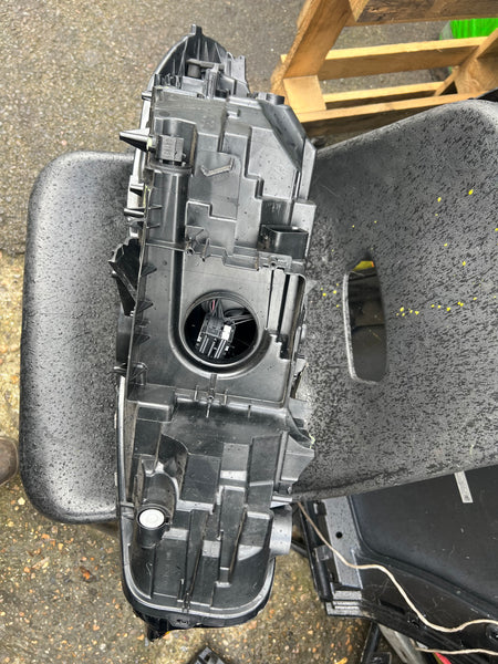 BMW 2 SERIES 2021 gran coupe  F44 DRIVERS SIDE LED HEAD LIGHT
  63115A1E066
BMW 2 series Gran coupe led headlight 
5A1E066
Bmw f44 led headlight 
clips broken 
hole on top/bottom of light 
please observe all pictures