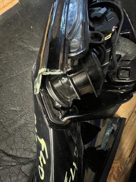 BMW 1 SERIES 2022 F40 Driver side Wing  Housing 
 no glass
no cover 
cover under the indicator light needs replacing 
observe all pictures please 
  5A20690