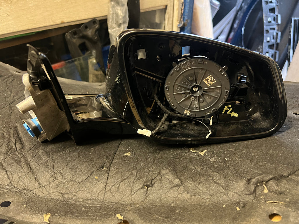 BMW 1 SERIES 2022 F40 Driver side Wing  Housing 
 no glass
no cover 
cover under the indicator light needs replacing 
observe all pictures please 
  5A20690