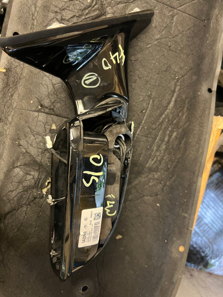 BMW 1 SERIES 2022 F40 Driver side Wing  Housing 
 no glass
no cover 
cover under the indicator light needs replacing 
observe all pictures please 
  5A20690