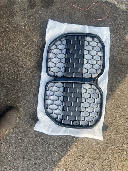 BMW 4  Series 2024 FRONT KIDNEY GRILLE  Black  NEW
 51138078548
BMW 4 (G22/G23/G82) 2023 FRONT KIDNEY GRILL Black