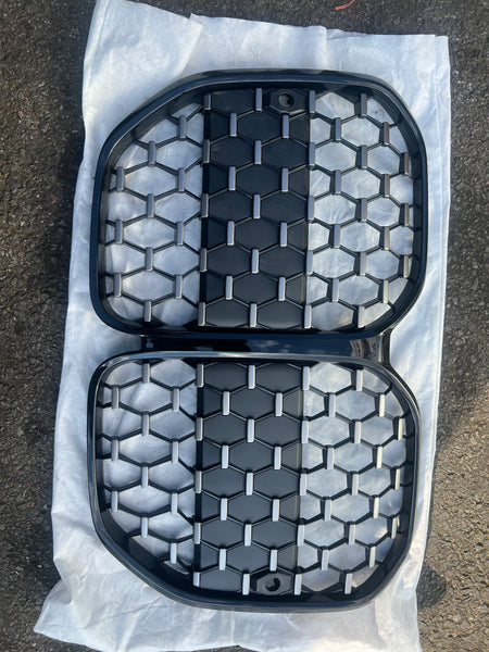BMW 4  Series 2024 FRONT KIDNEY GRILLE  Black  NEW
 51138078548
BMW 4 (G22/G23/G82) 2023 FRONT KIDNEY GRILL Black