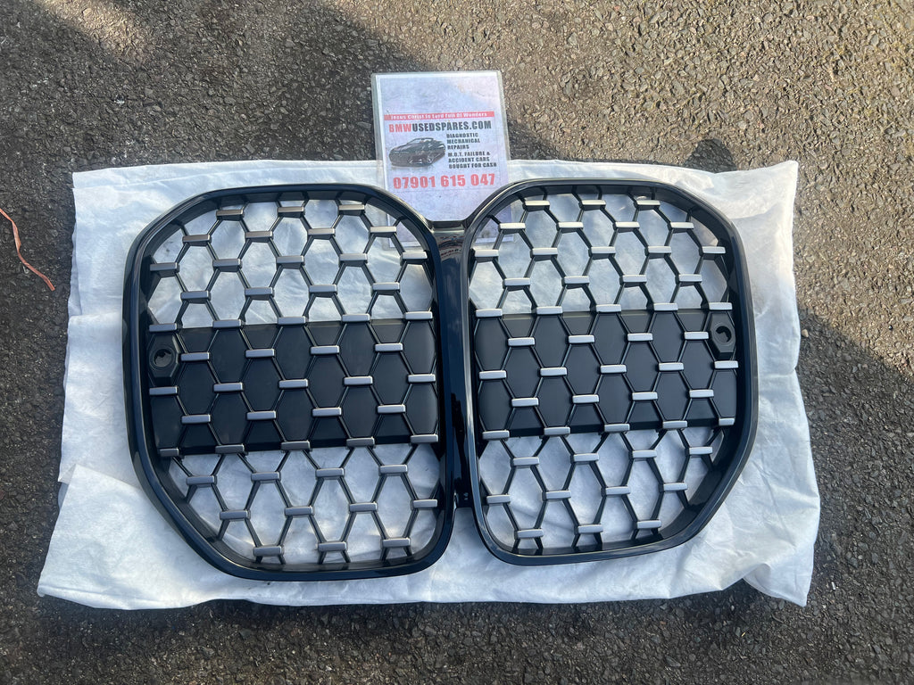 BMW 4  Series 2024 FRONT KIDNEY GRILLE  Black  NEW
 51138078548
BMW 4 (G22/G23/G82) 2023 FRONT KIDNEY GRILL Black
