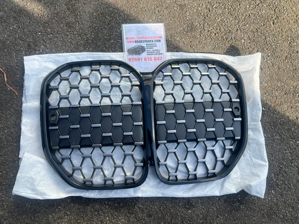 BMW 4  Series 2024 FRONT KIDNEY GRILLE  Black  NEW
 51138078548
BMW 4 (G22/G23/G82) 2023 FRONT KIDNEY GRILL Black