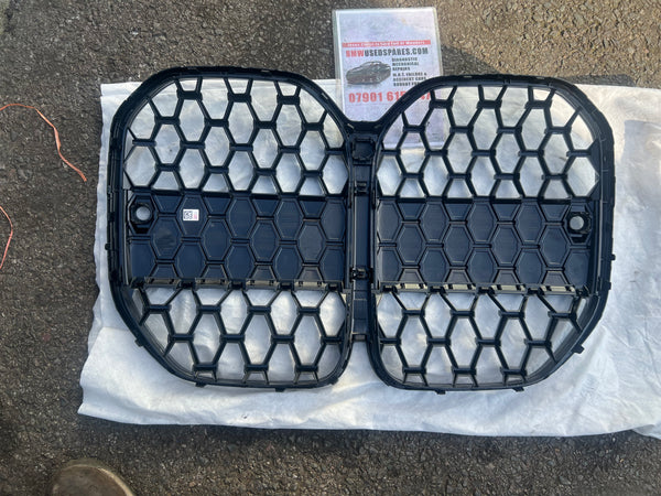BMW 4  Series 2024 FRONT KIDNEY GRILLE  Black  NEW
 51138078548
BMW 4 (G22/G23/G82) 2023 FRONT KIDNEY GRILL Black