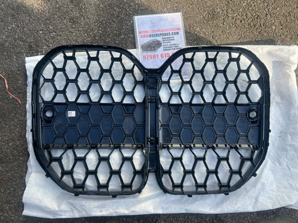 BMW 4  Series 2024 FRONT KIDNEY GRILLE  Black  NEW
 51138078548
BMW 4 (G22/G23/G82) 2023 FRONT KIDNEY GRILL Black