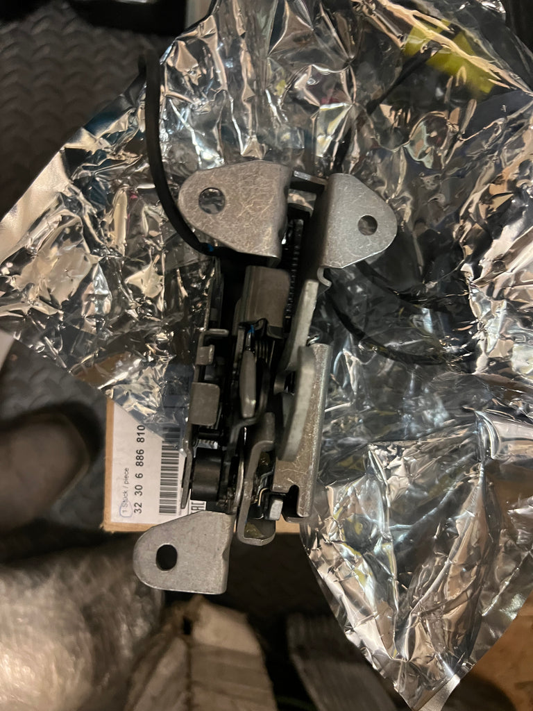 8737701
    BMW X1 F48 LCI 2020 FRONT RIGHT BONNET PEDESTRAIN PROTECT LOCK O/S
8737701
NEW
   BMW 2 GT F46 FRONT BONNET RIGHT PROTECTIVE LOCK  
51237376977
ORIGINAL