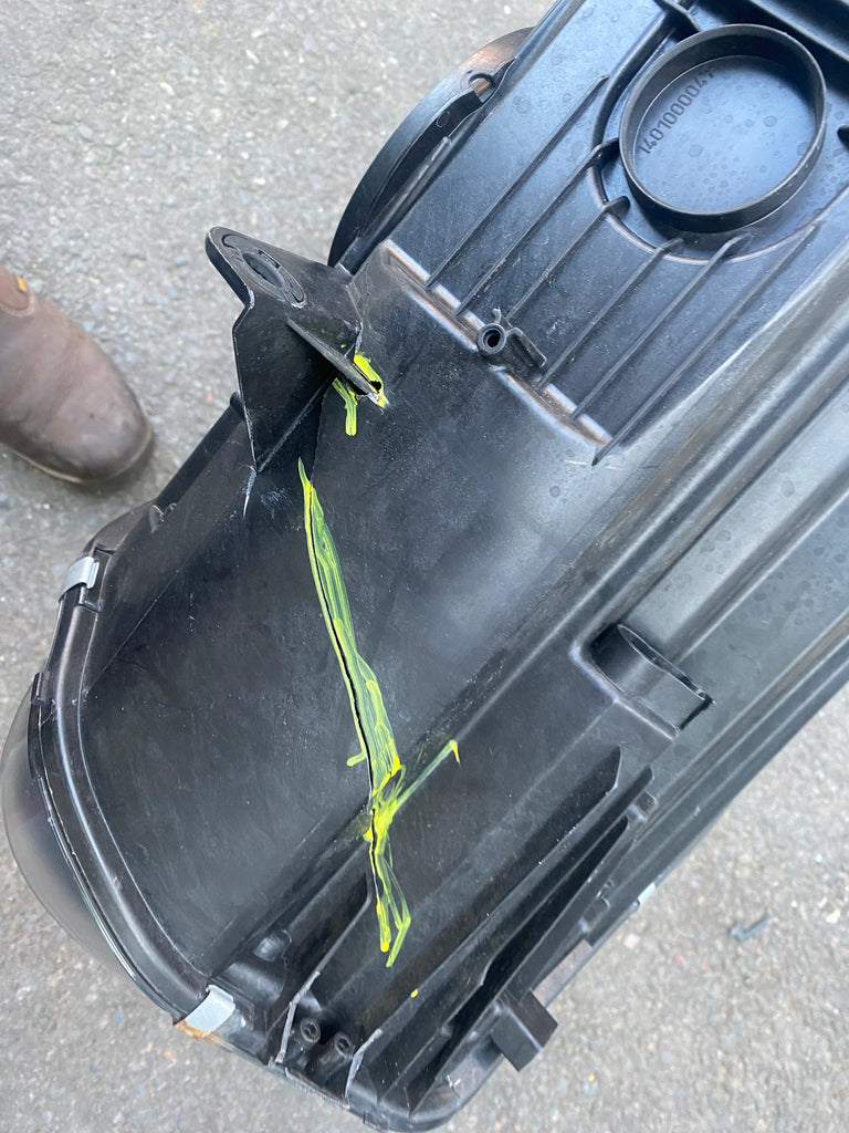 7390150 MINI COUNTRYMAN COOPER 2017 driver side headlight   7390150  mini Countyman driver side headlight,  some clips are broken   please observe all pictures