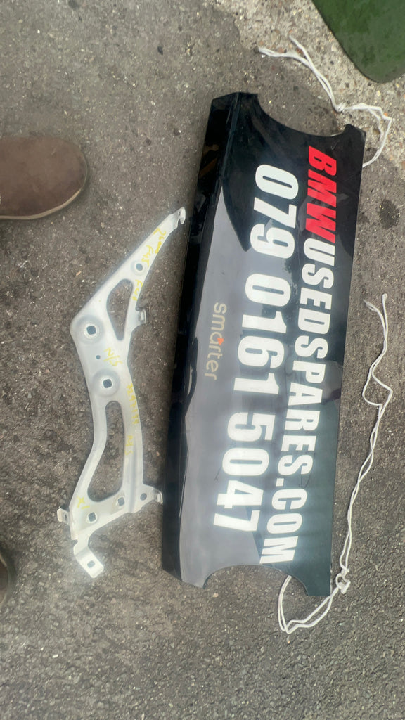 7297199   BMW 2  series 2016 Active Tourer F45 passenger side front Wing Bracket  7297199   Bmw 2 series Active tourer wing bracket