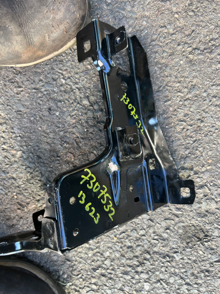 7302532 BMW 2  Series  2017  F45 F46  Front Right Headlight Support Arm   BMW 2 SERIES GRAN TOURER  driver side head light bracket