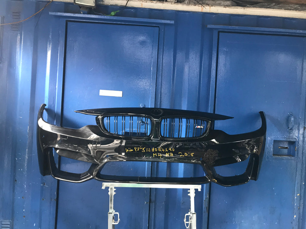 Bmw M4 2017 Front bumper Black Needs respray/repair
