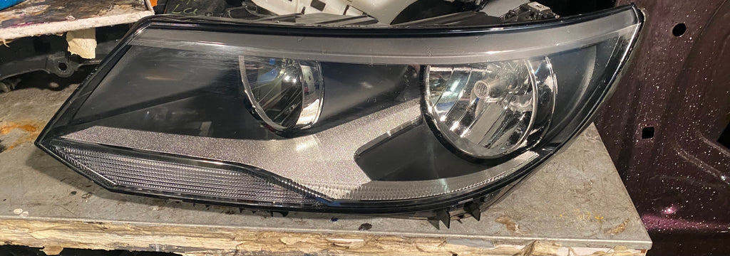 GENUINE VOLKSWAGEN TIGUAN PASSENGER SIDE FRONT LEFT HEADLIGHT 5N2.941.005B Clips broken