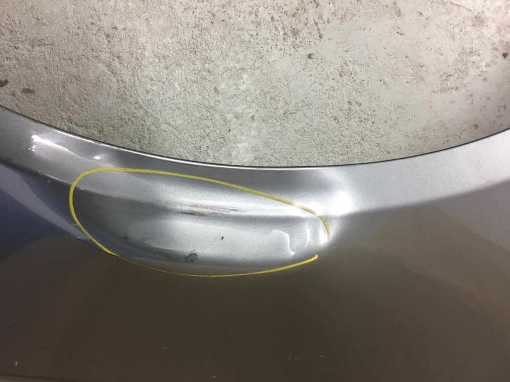 Bmw 5 SERIES F10 Driver side wing needs slight repair. Shop on line pick up in store