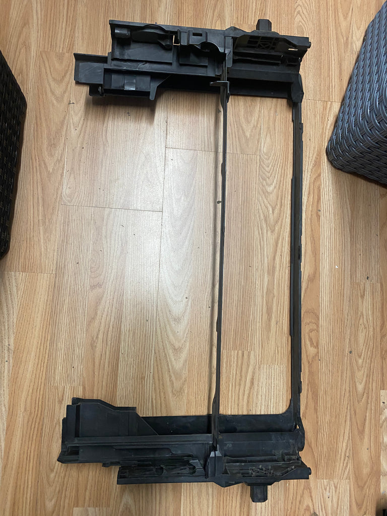 17107804617 BMW F10 F11 5 SERIES 2.0 DIESEL N47 OEM RADIATOR MOUNTING MODULE CARRIER 7804617