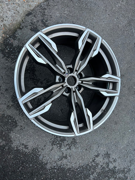8053456  Genuine BMW X3 X4 9 j 21" Rear 1 single Alloy Wheel M Sport 718M M40i G01 G02 8053456  This wheel has 1 air line crack.  please observe all pictures.  must be refurbished   9.5J 21 Genuine BMW X3 G01 X4 G02 21" 718M BMW 7 G10 G11 G30 G31 8053456
