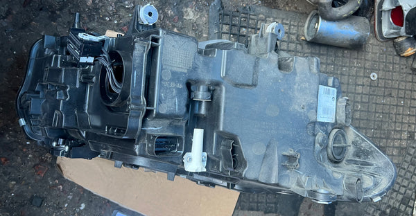 8739649 BMW X3 2019 G01   Passenger Side Led Headlight   8739649 03  8739649       BMW X4 2019 G02  Passenger Side Led Headlight   8739649 03  scrach observe pictures please