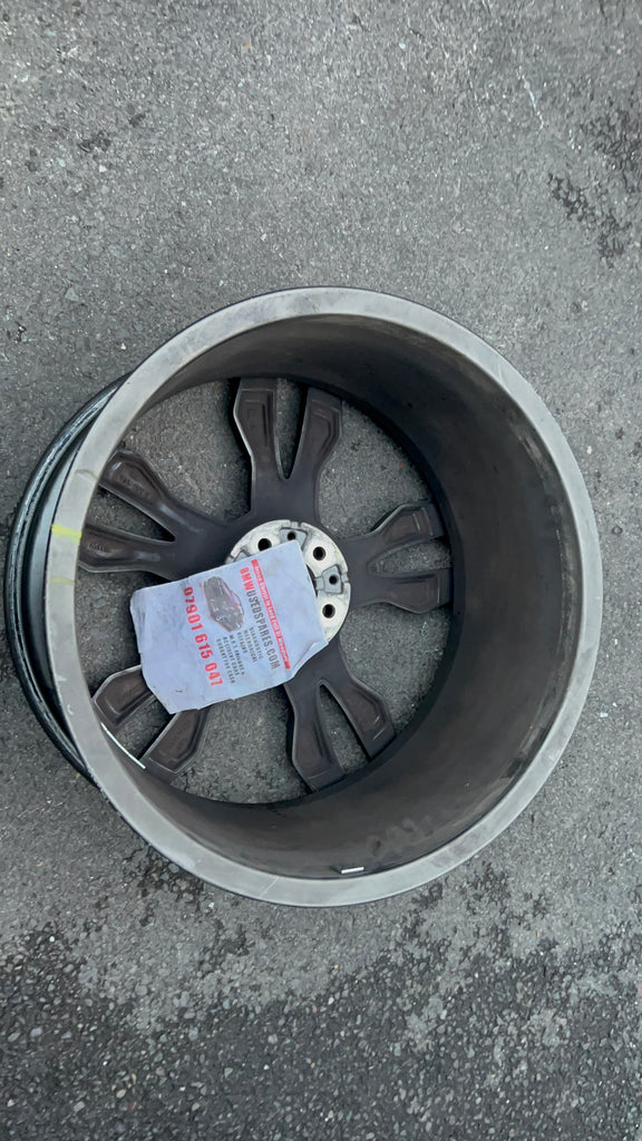 8053456  Genuine BMW X3 X4 9 j 21" Rear 1 single Alloy Wheel M Sport 718M M40i G01 G02 8053456  This wheel has 1 air line crack.  please observe all pictures.  must be refurbished   9.5J 21 Genuine BMW X3 G01 X4 G02 21" 718M BMW 7 G10 G11 G30 G31 8053456