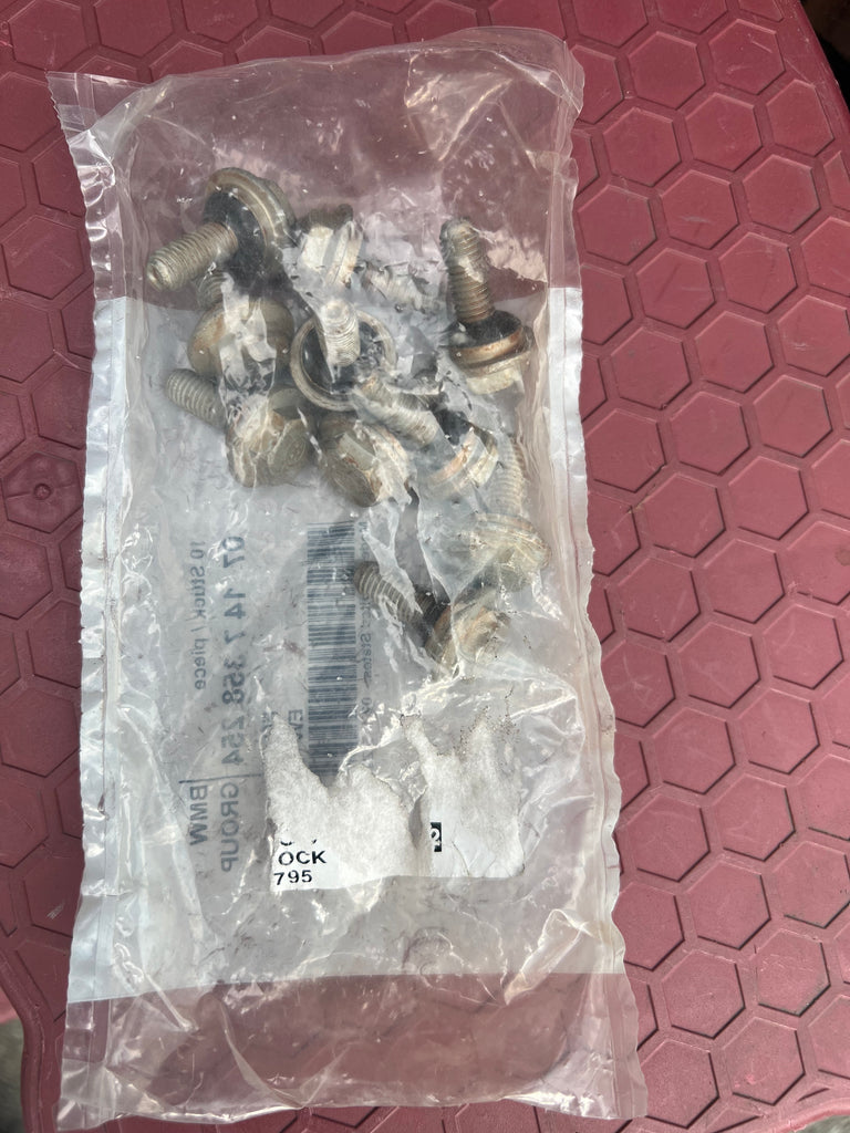 07147358254 BMW X6 F16 2015-2019 Hex Screw With Collar Set 7358254