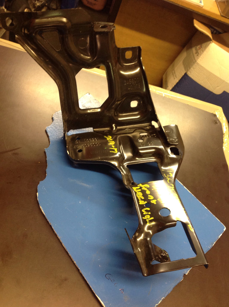 7302532 BMW 2  Series  2017  F45 F46  Front Right Headlight Support Arm   BMW 2 SERIES GRAN TOURER  driver side head light bracket