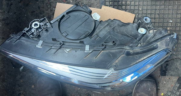 8739649 BMW X3 2019 G01   Passenger Side Led Headlight   8739649 03  8739649       BMW X4 2019 G02  Passenger Side Led Headlight   8739649 03  scrach observe pictures please