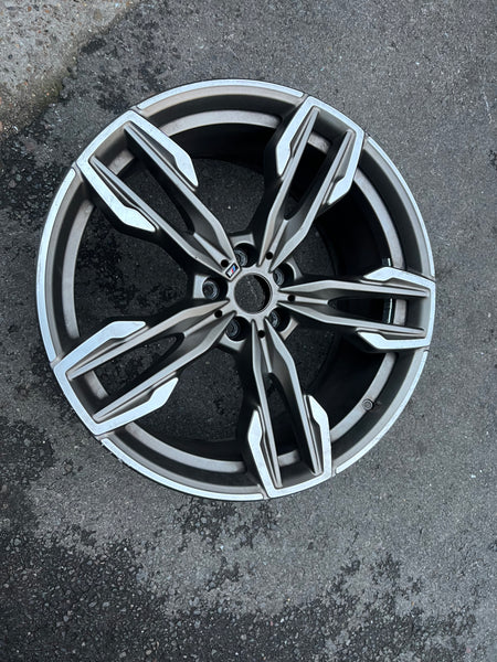 8053456  Genuine BMW X3 X4 9 j 21" Rear 1 single Alloy Wheel M Sport 718M M40i G01 G02 8053456  This wheel has 1 air line crack.  please observe all pictures.  must be refurbished   9.5J 21 Genuine BMW X3 G01 X4 G02 21" 718M BMW 7 G10 G11 G30 G31 8053456