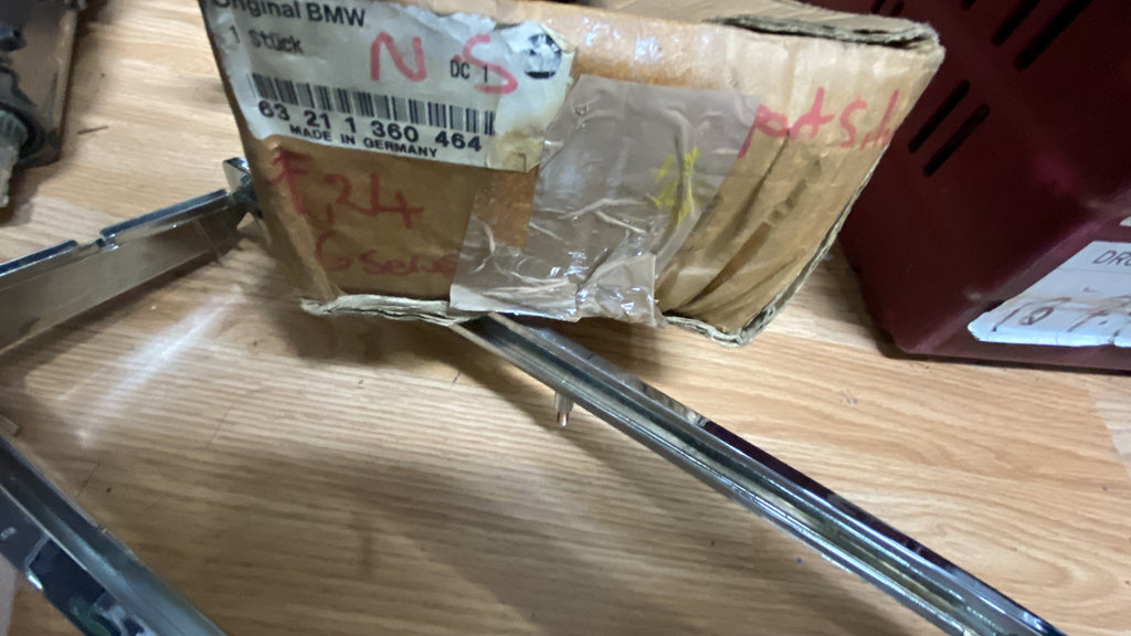 63211360464 BMW 6 series 1985 E24 633CSi 635CSi passenger side Rear Tail Light chrome Holder new 11360464