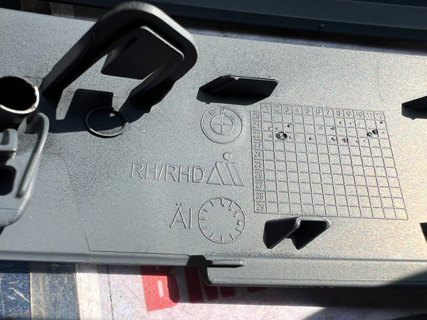 51165A18768 
   BMW ix Driver side mirror  cap primed 
new 
original BMW part 
     5A18768