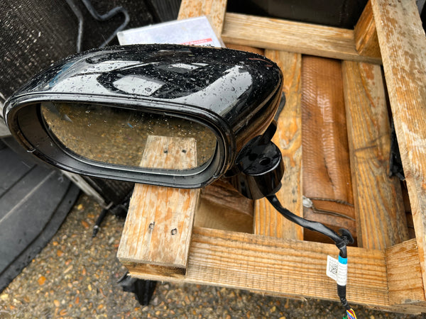 Mini Cooper 2024 J01 J05 passenger side wing mirror 

Mini Cooper J01 passenger side wing mirror

Mini Cooper J05 passenger side wing mirror 

This mirror has a hole at the back 

please observe all pictures