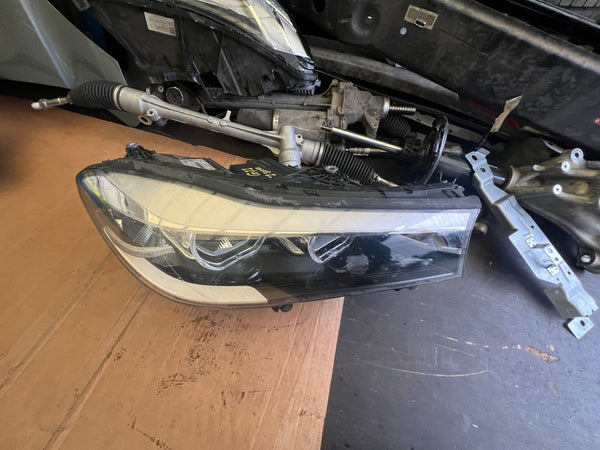 BMW 7 SERIES 2018  G11  Driver side Led headlight   8499222