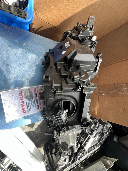 Bmw m3 

bmw im3

BMW i M3 G22 G23 G26 G80 passenger side  Headlight LED technology right

63119851037  5A19353

9851037

Bmw M3  passenger side headlight