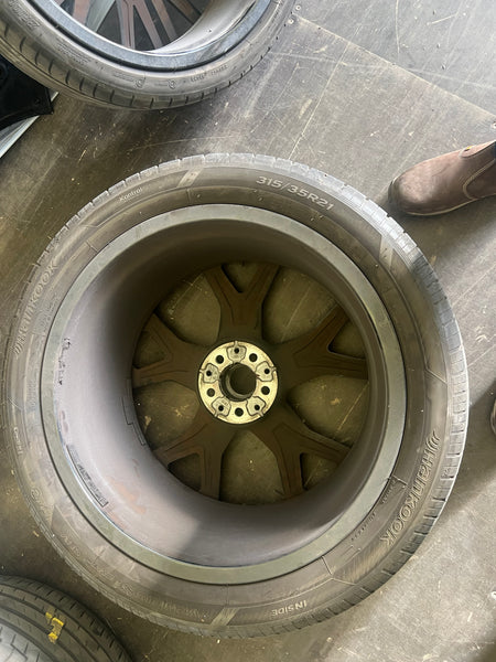 Bmw part 
Bmw parts 
Bmw alloy wheel
Bmw X5 G05 alloy wheel with tyre.
Bmw X6 G06 set of alloy wheel 

Original BMW X5 G05 X6 G06  set of 21 Inch Summer Wheels Y Spoke M741 8071998  8071999

https://bmwusedsparesonline.com/collections/all