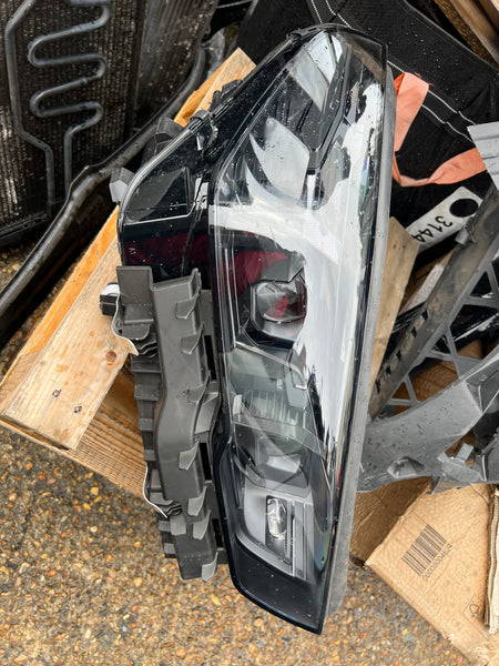 BMW 5 SERIES 2024 G60 i5 M5 Driver Side Headlight Black Edition

A5A798E2-08

5A798E2

Bmw G60 headlight 

bmw 5 series headlight 16:14