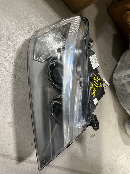 BMW X3  F25 Driver Side Headlight Xenon

7217300