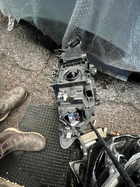 63118738687   BMW M2 2019 F87 2 SERIES 240I PASSENGER FULL LED ADAPTIVE HEADLIGHT  8738687