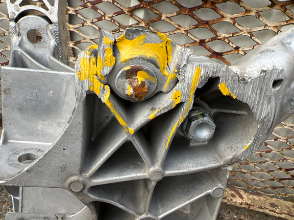 BMW 5 Series G30 530i xDrive 2018  Front Suspension Subframe  

needs Aluminium wielding

please observe pictures 

6873475

6887340

Bmw M5 2019 front suspension subframe