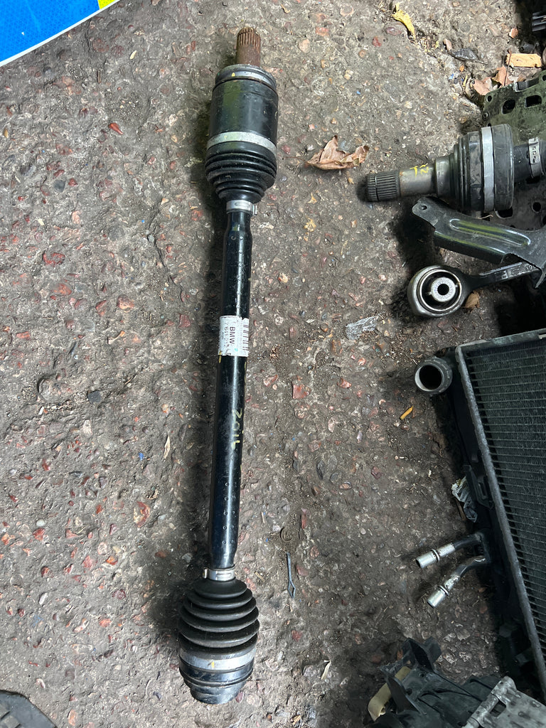 BMW i3 2016  Driver side Rear Driveshaft

7641212

647cc