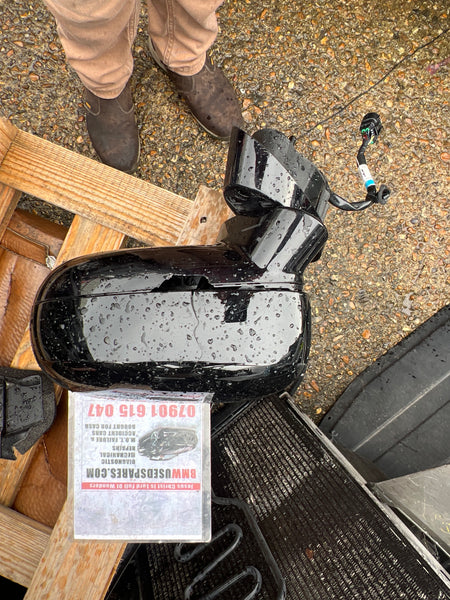 Mini Cooper 2024 J01 J05 passenger side wing mirror 

Mini Cooper J01 passenger side wing mirror

Mini Cooper J05 passenger side wing mirror 

This mirror has a hole at the back 

please observe all pictures