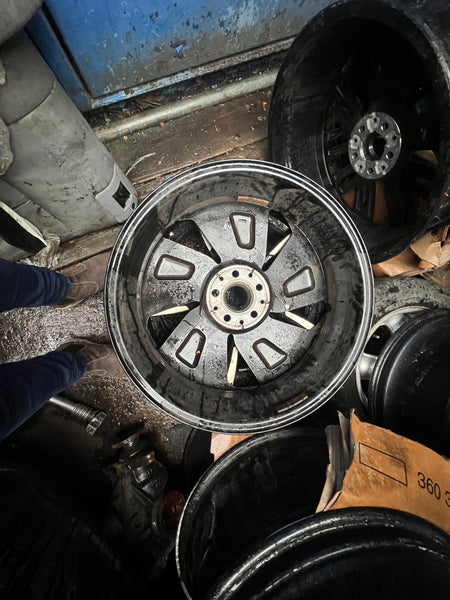 6856897  BMW i3 2015  1 single front ALLOY WHEEL  5/1/2 5J 19 BLACK DIAMOND CUT