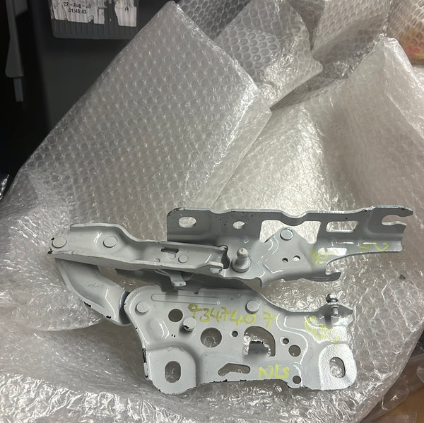 7347407   BMW 5 Series 2022 G30 G31 Front Left Bonnet Hinge  7347407  Genuine