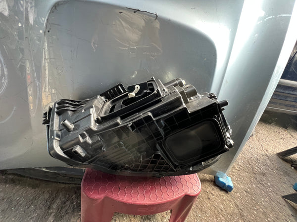 MERCEDES A CLASS W177 Full LED DRIVERSIDE RIGHT. HEADLIGHT 18-2022 A1779065003      MERCEDES A CLASS W177 2020 RIGHT DRIVE SIDE LED HEADLIGHT A1779065003 Clips broken  Observe all pictures please.