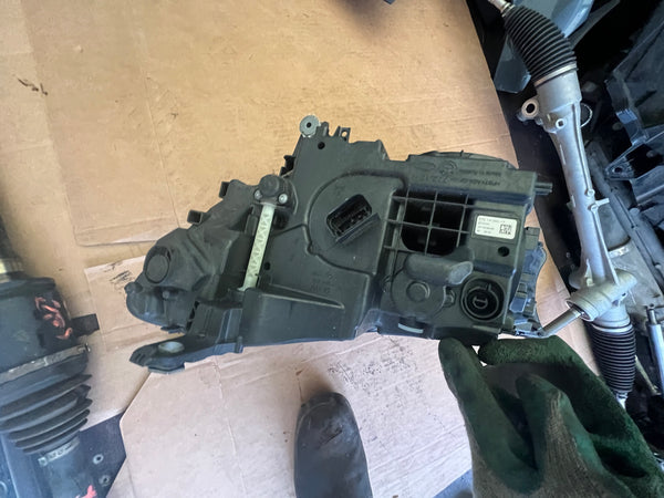 BMW 7 SERIES 2018  G11  Driver side Led headlight   8499222